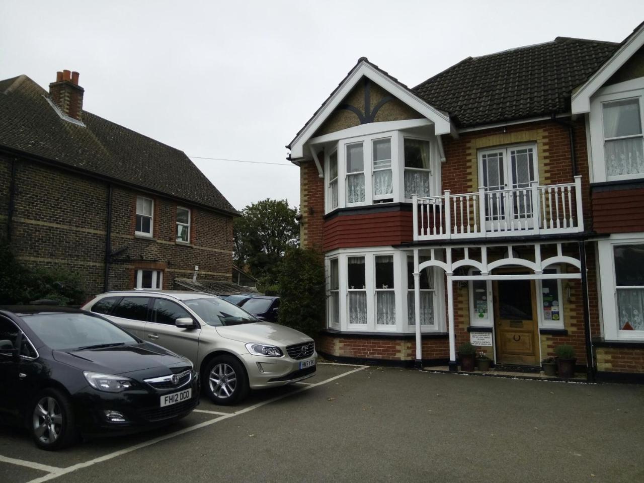 Gable End Guest House Horley Exteriér fotografie